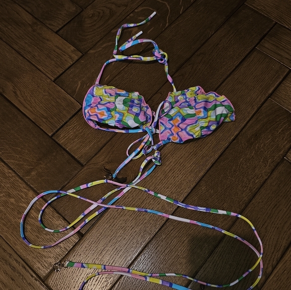 Blackbough Ruffle Bikini - Picture 6 of 8